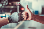 Mano de obra calificada vs. Personal técnico especialista: ¿Quién es el adecuado para la reparación de maquinaria pesada?